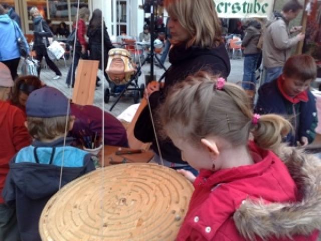 Internationaler Kindertag mit Schloss Neu-Augustusburg mit alter Spielstrasse neu zu entdecken - 1